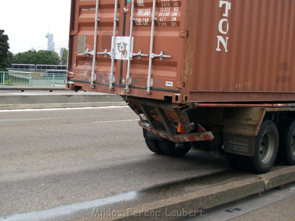 VU Transporter Lkw Zoobruecke Rich Koeln    P10.JPG